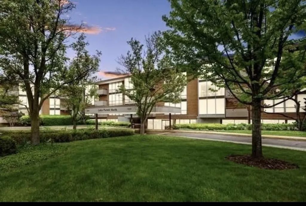 1301 N Western Avenue 237, Lake Forest, 60045