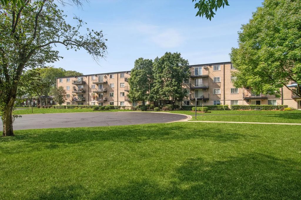 2420 E Brandenberry Court 1l, Arlington Heights