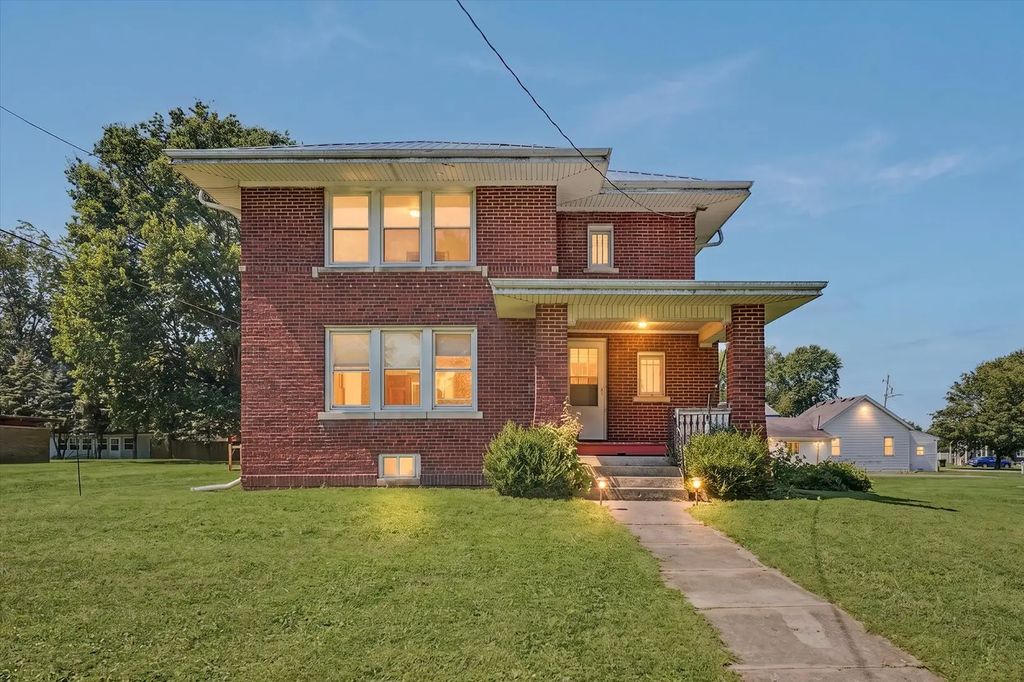 203 S West Street, Sadorus