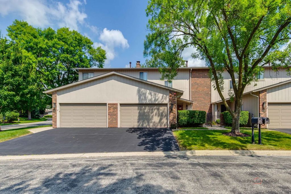 19w182 Ginny Lane 182, Oak Brook