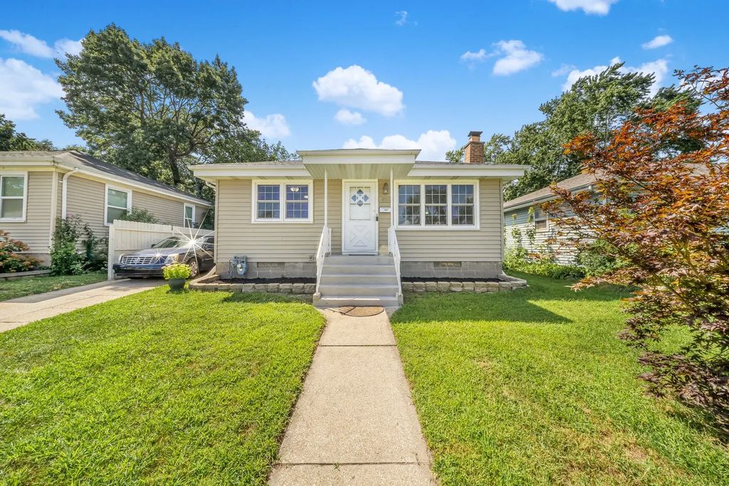 18026 Oakley Avenue, Lansing