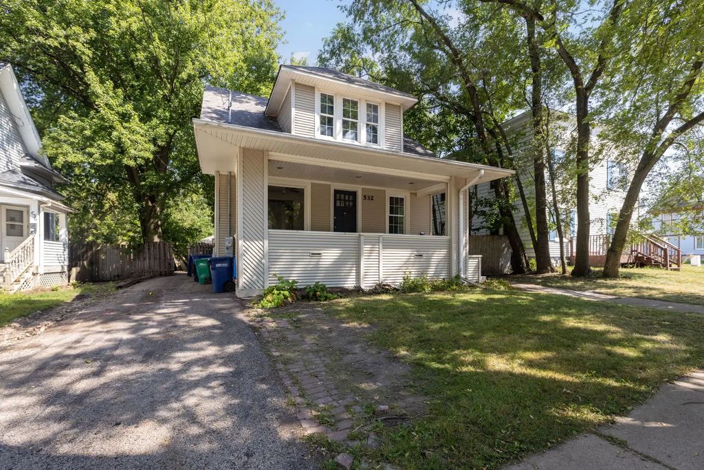 532 N 7th Street, DeKalb