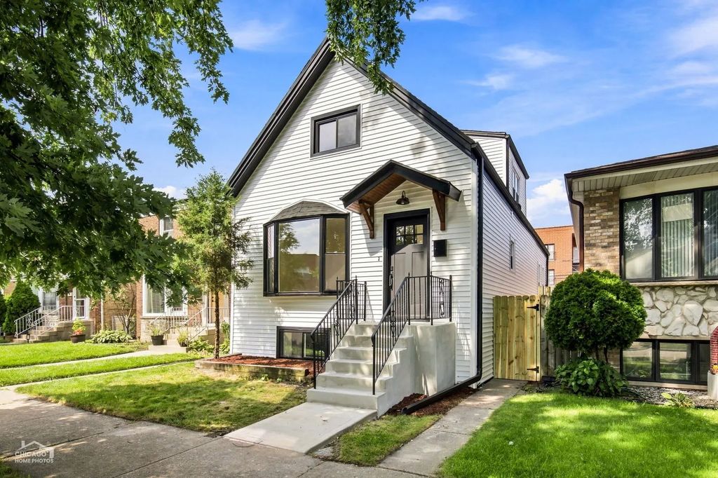 5722 W Grover Street, Chicago