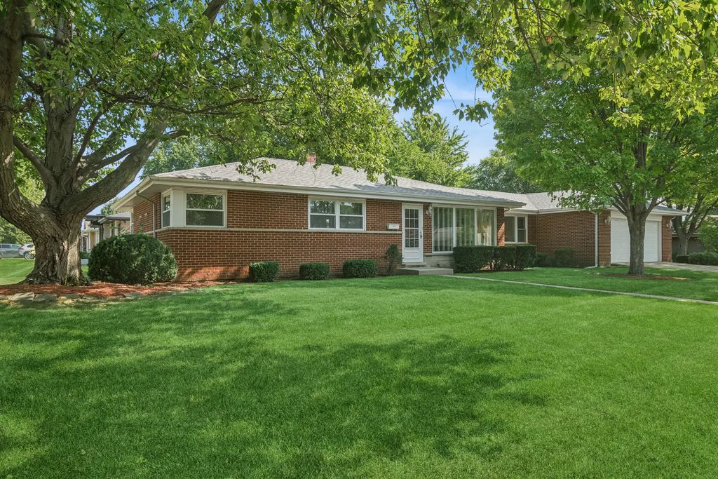 1145 S Haddow Avenue, Arlington Heights