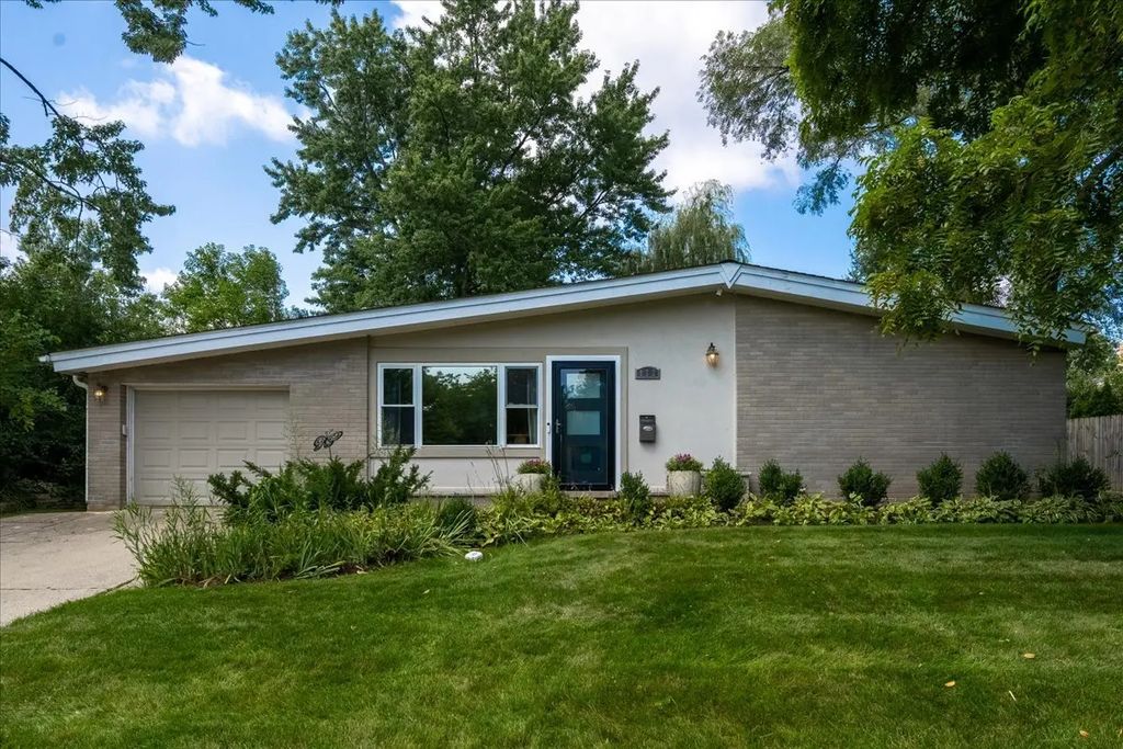 872 Virginia Road, Highland Park