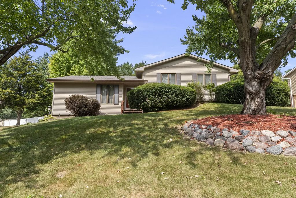 1714 Winding Hill Road, Davenport