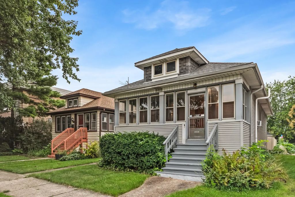 923 Dunlop Avenue, Forest Park