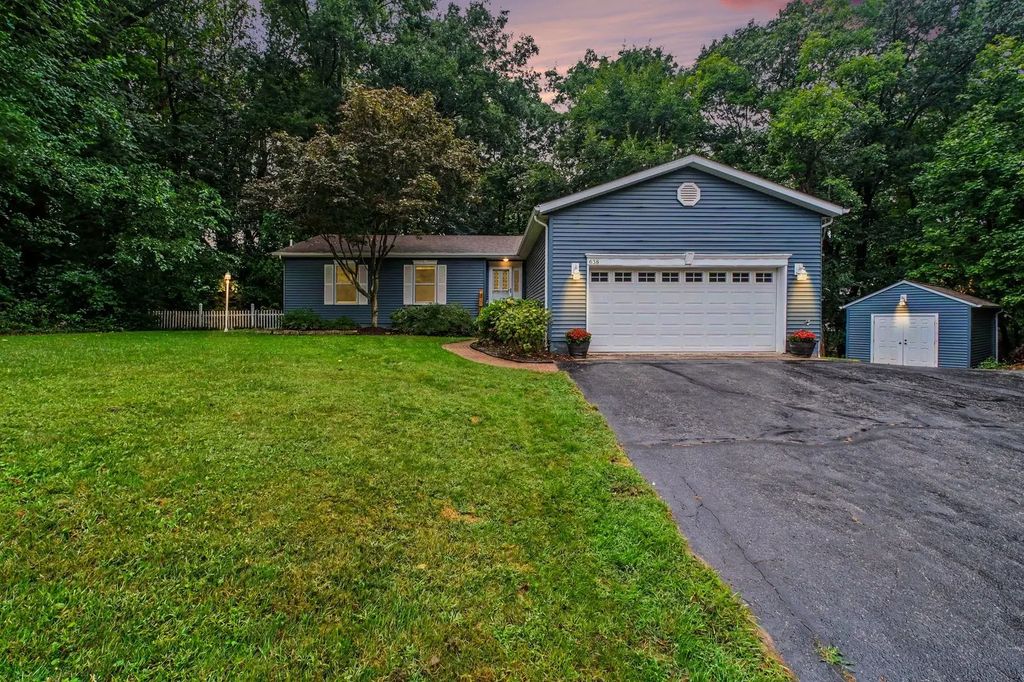 638 Hazelwood Path, Valparaiso