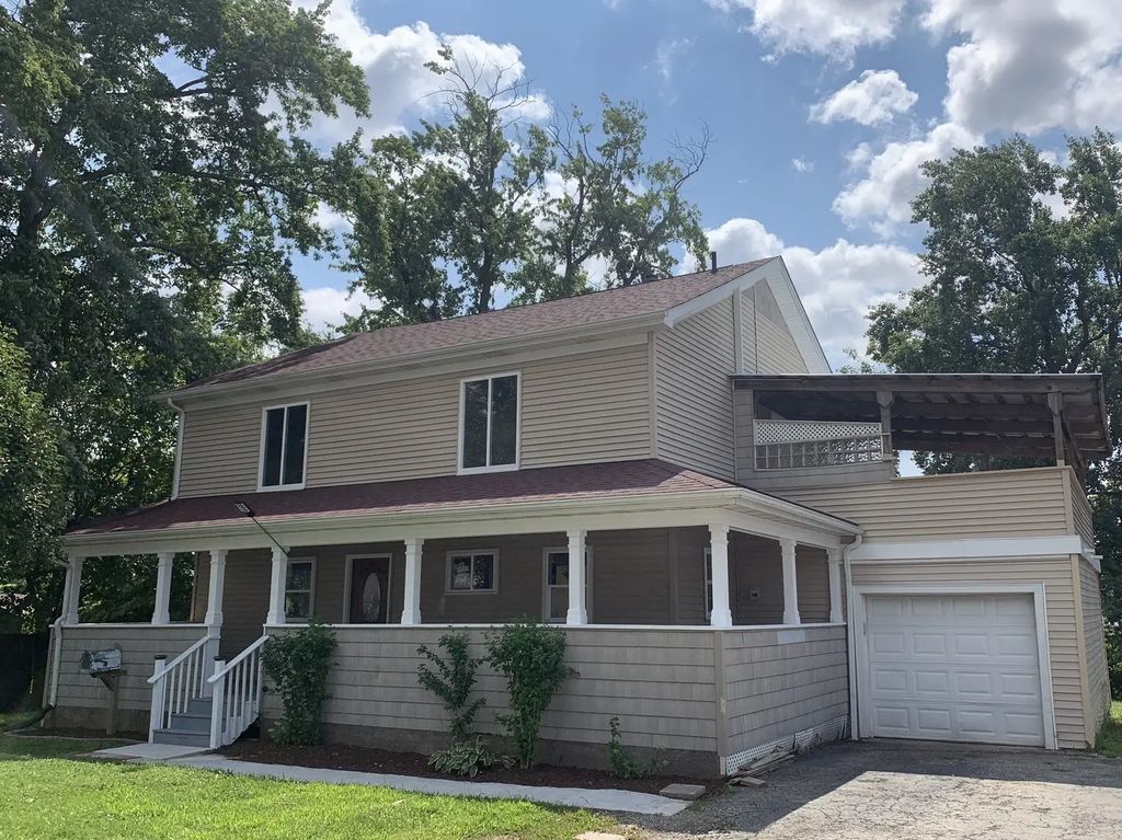 949 Harriet Avenue, Aurora