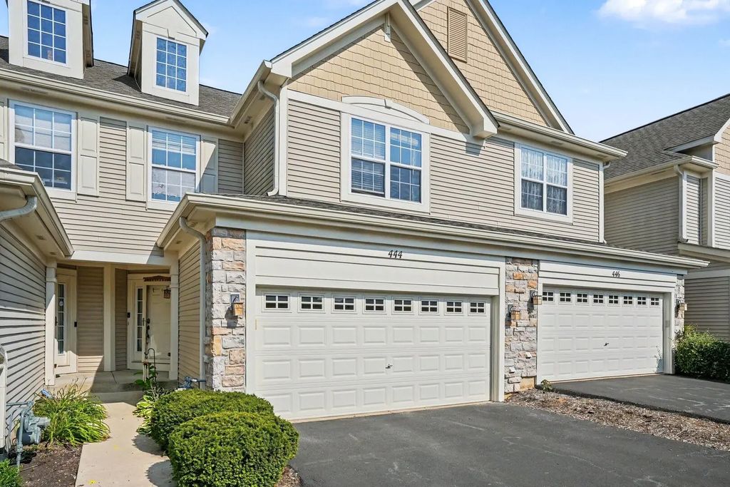 444 Vaughn Circle, Aurora