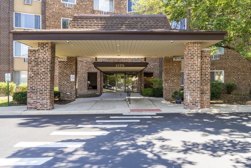 1375 Rebecca Drive 218, Hoffman Estates
