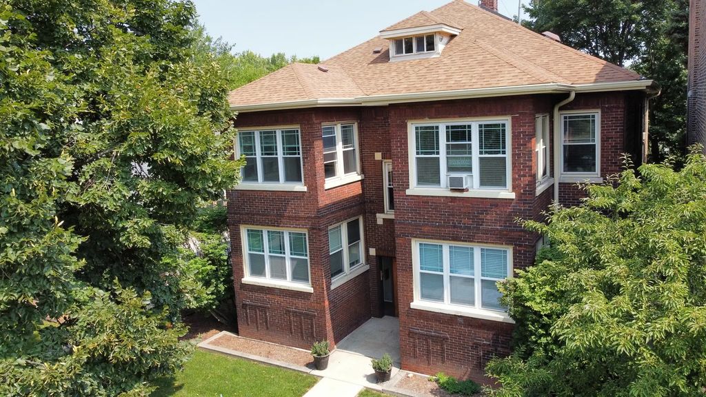 832 S Maple Avenue, Oak Park