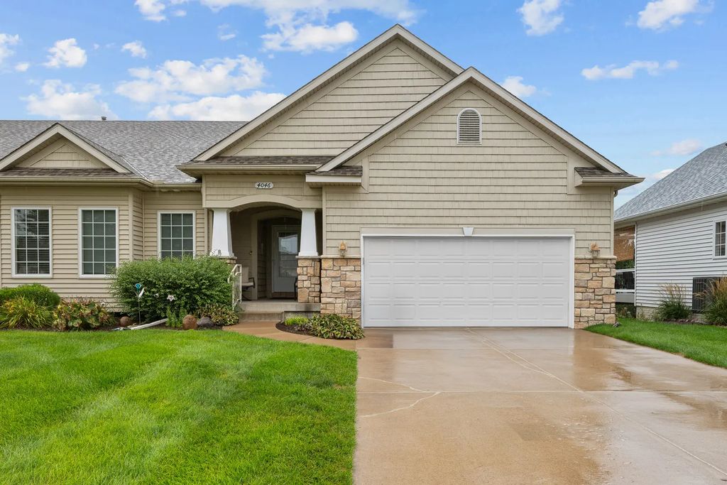 4046 Charles Court, Bettendorf