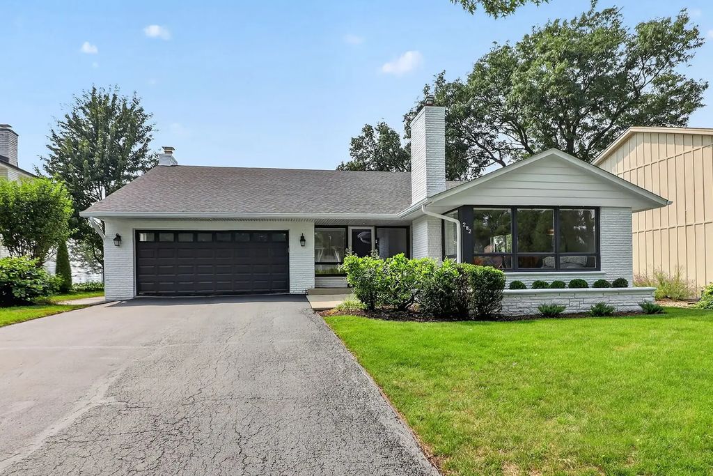 282 Stonegate Road, Clarendon Hills