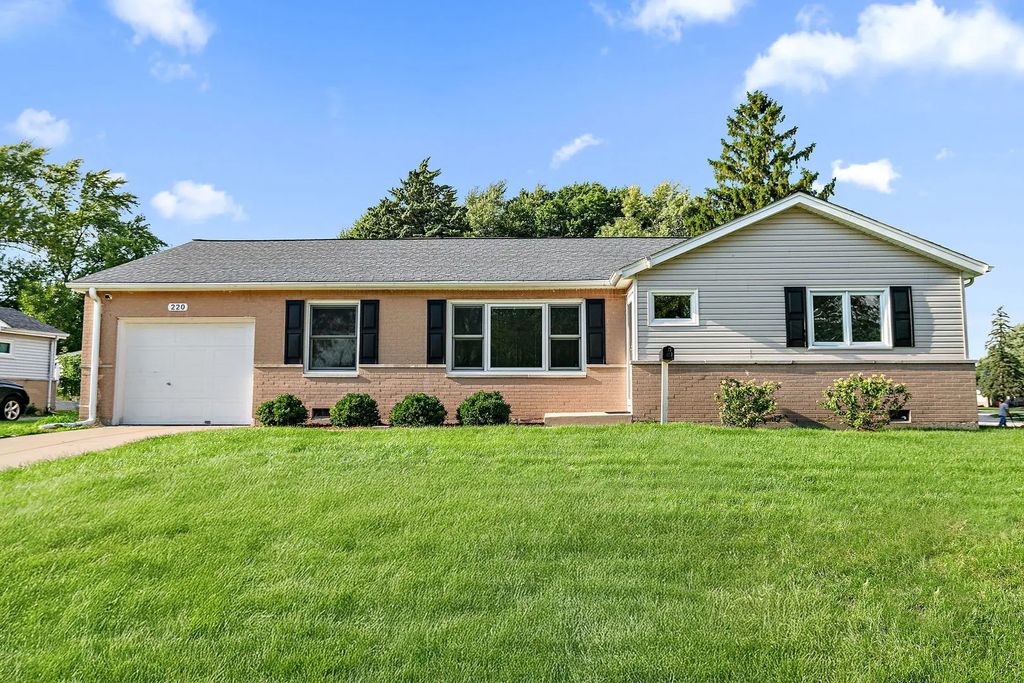 220 Kingman Lane, Hoffman Estates