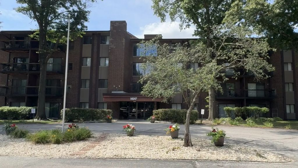 14647 Greenwood Road 109, Dolton