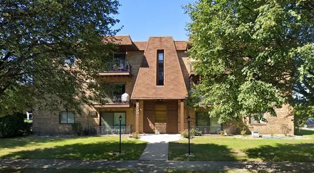 5700 128th Street 11, Crestwood