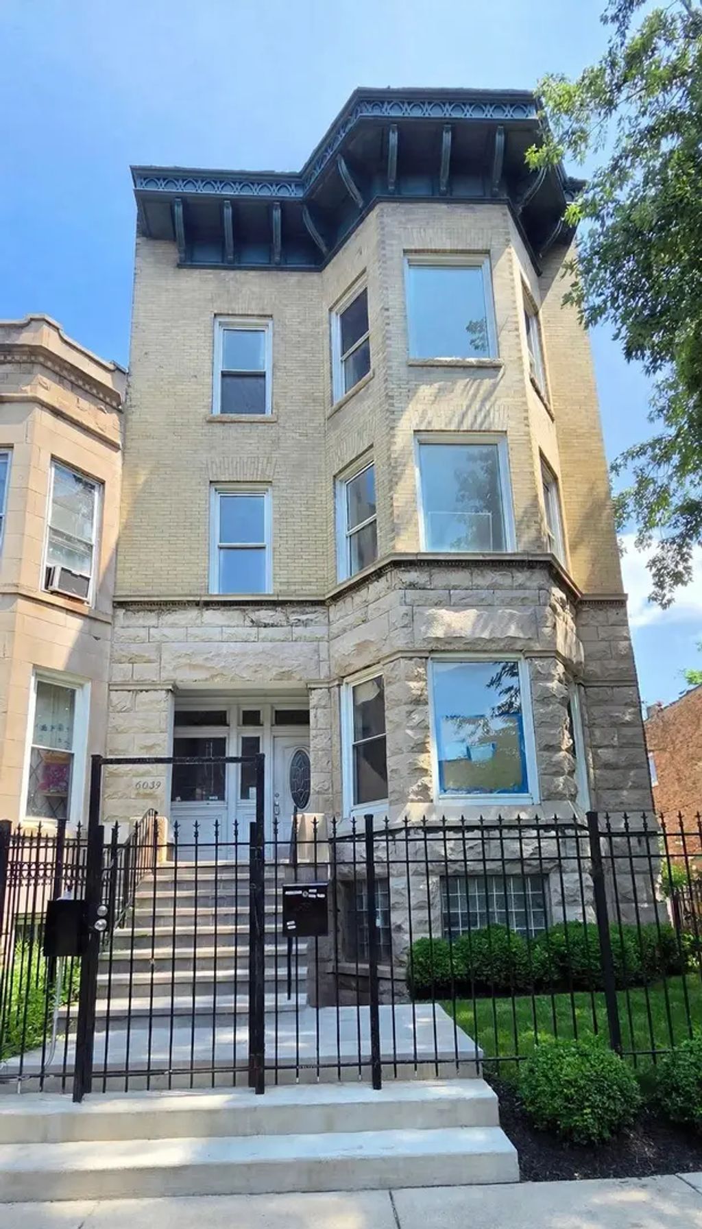 6039 S Eberhart Avenue 3, Chicago, 60637