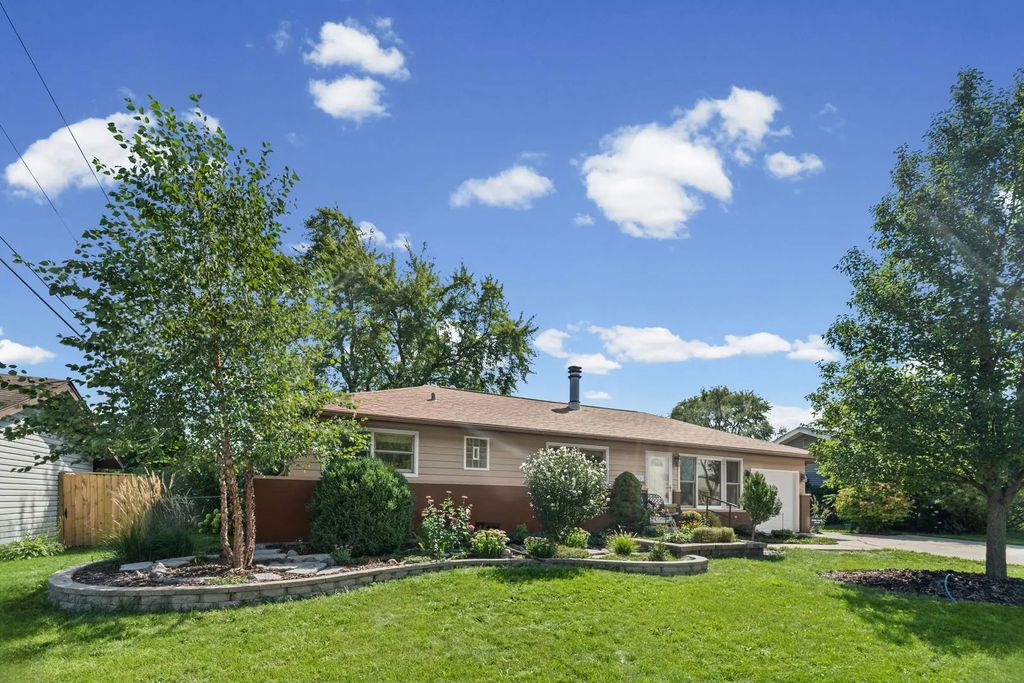 545 Newark Lane, Hoffman Estates