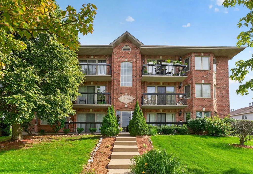 1204 Chalet Road 302, Naperville