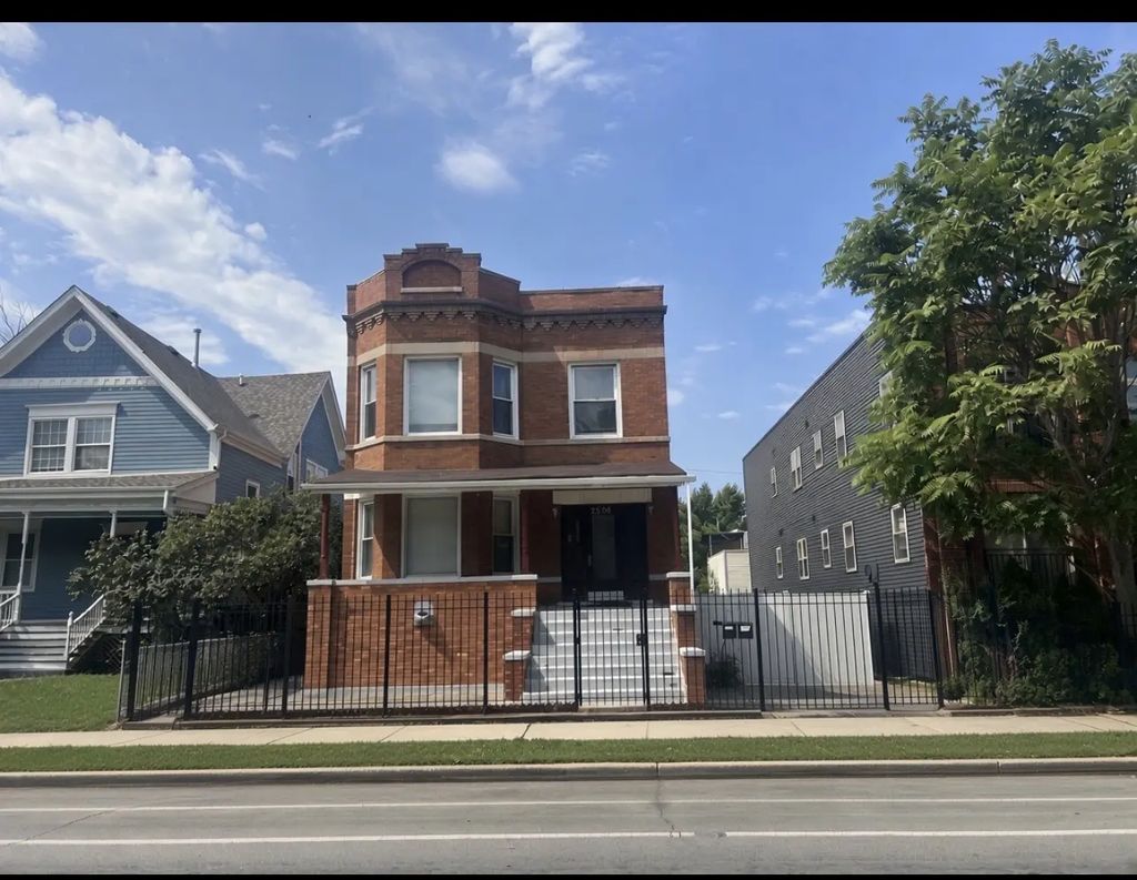 2508 N Central Park Avenue, Chicago, 60647