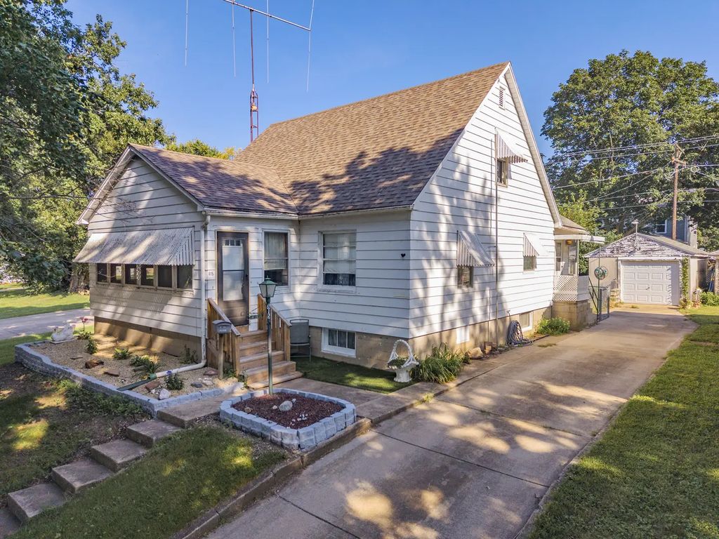 815 W Water Street, Pontiac