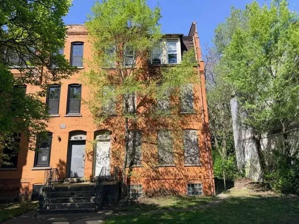 10522 S Maryland Avenue, Chicago, 60628