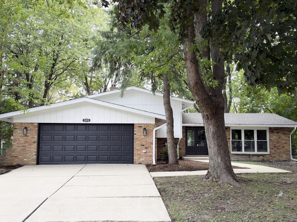 28w555 Leverenz Road, Naperville
