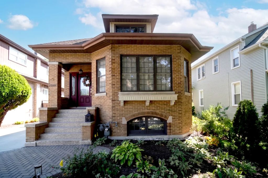 2651 Oak Street, River Grove