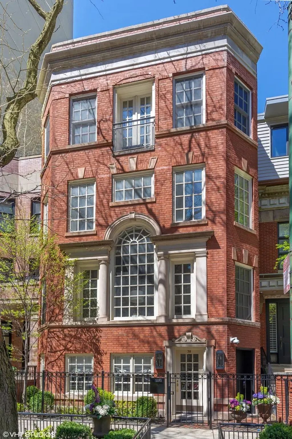 38 E Elm Street, Chicago, 60611