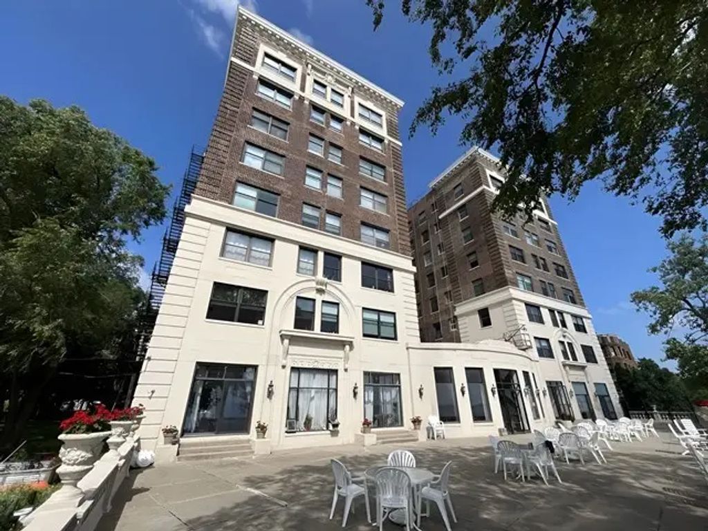 1205 W Sherwin Avenue 301, Chicago, 60626
