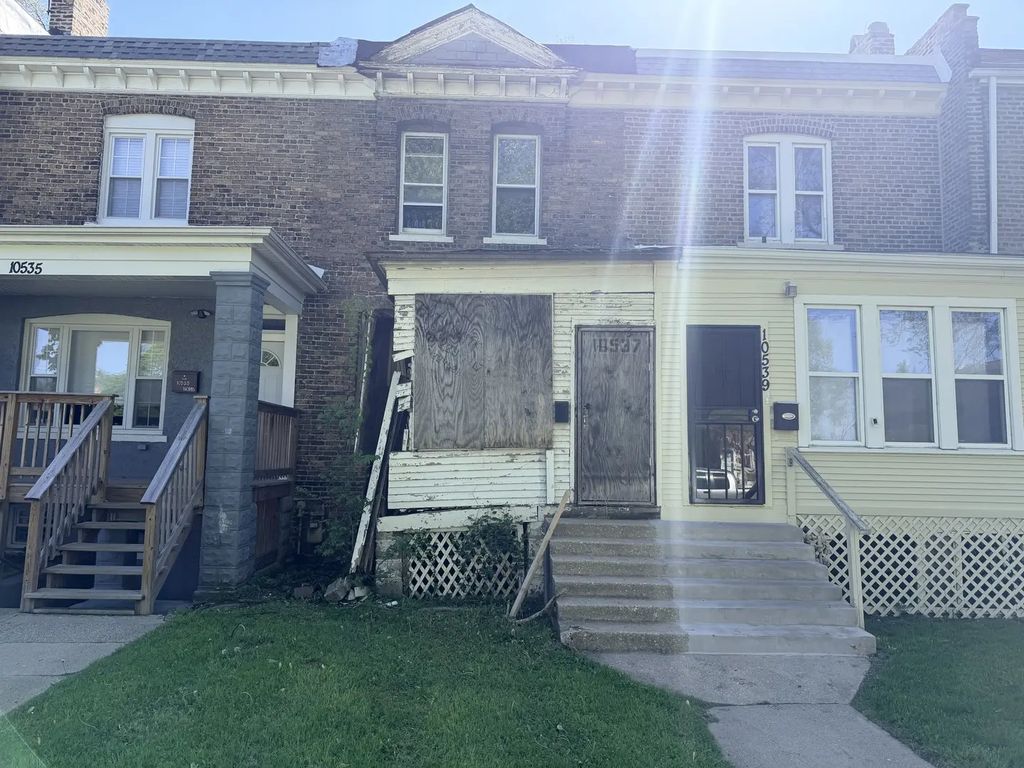 10537 S Corliss Avenue, Chicago