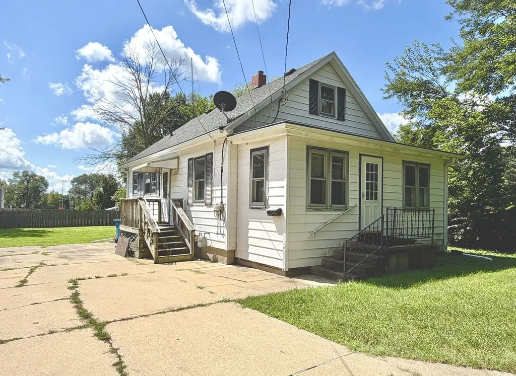 2710 3rd Street, Peru