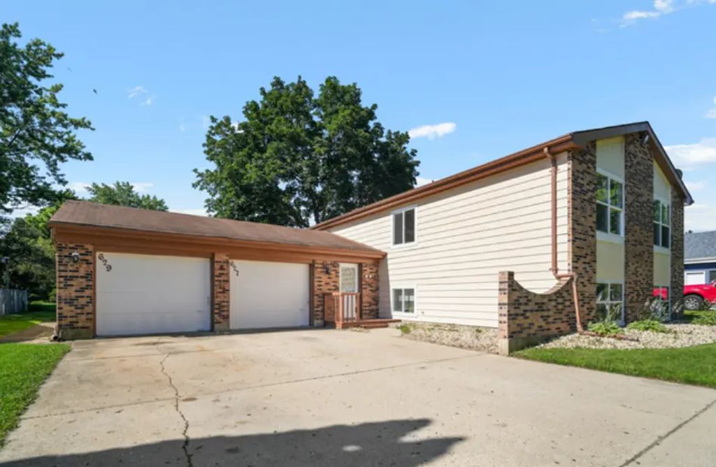 627 Chardonnay Lane 627, Crystal Lake
