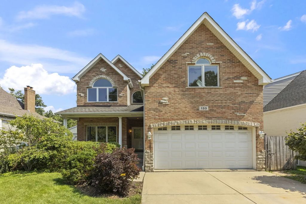 133 N Geneva Avenue, Elmhurst