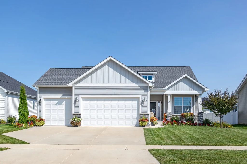 6838 Faiths Way, Bettendorf