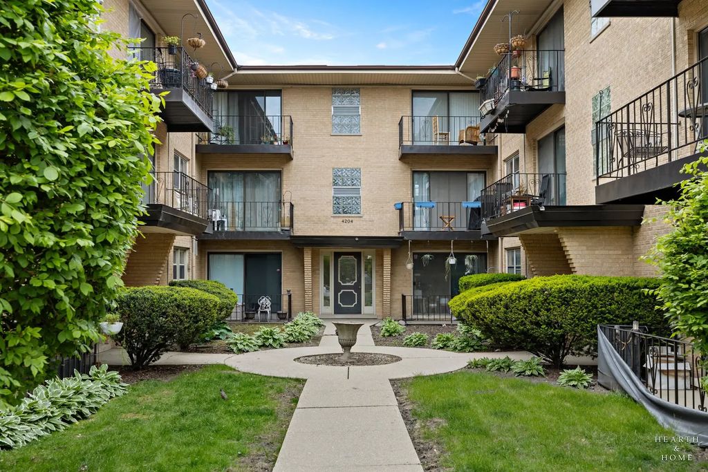 4204 N Keystone Avenue 2c, Chicago