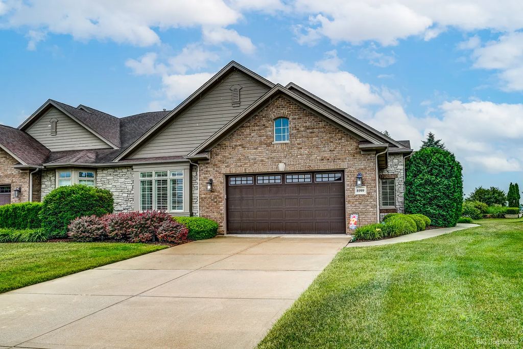 8999 Holland Harbor Circle, Frankfort