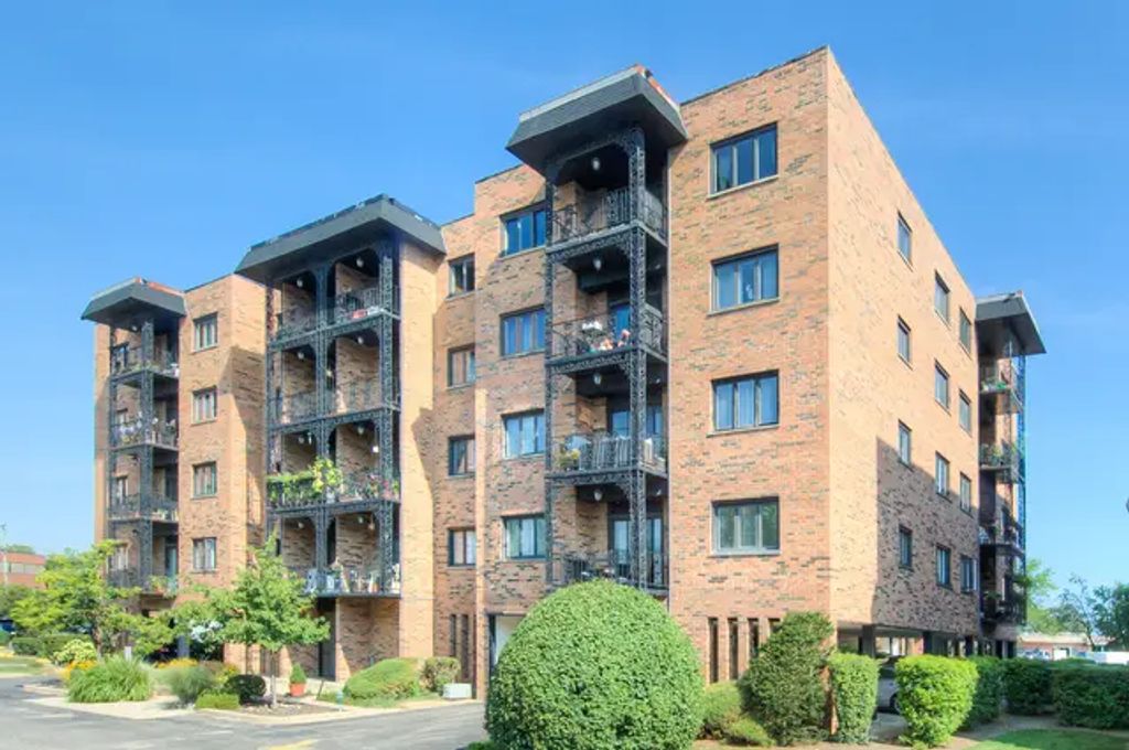 9396 Landings Lane 506, Des Plaines