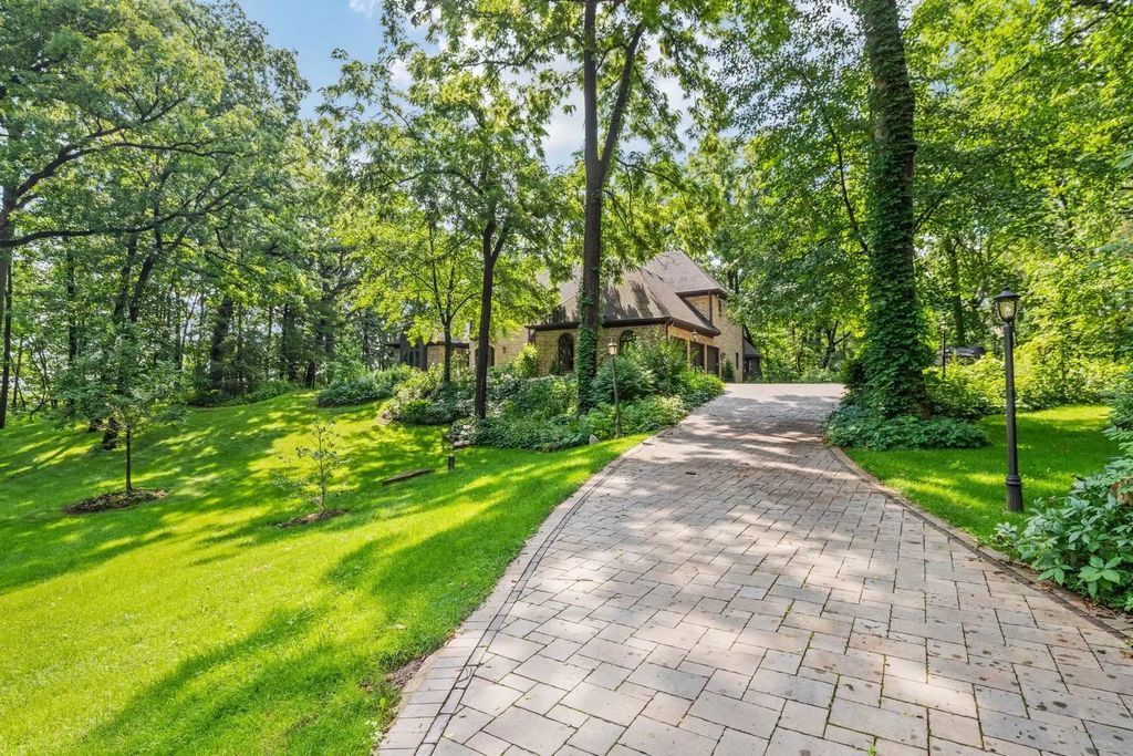 41w087 Highwood Court, Campton Hills