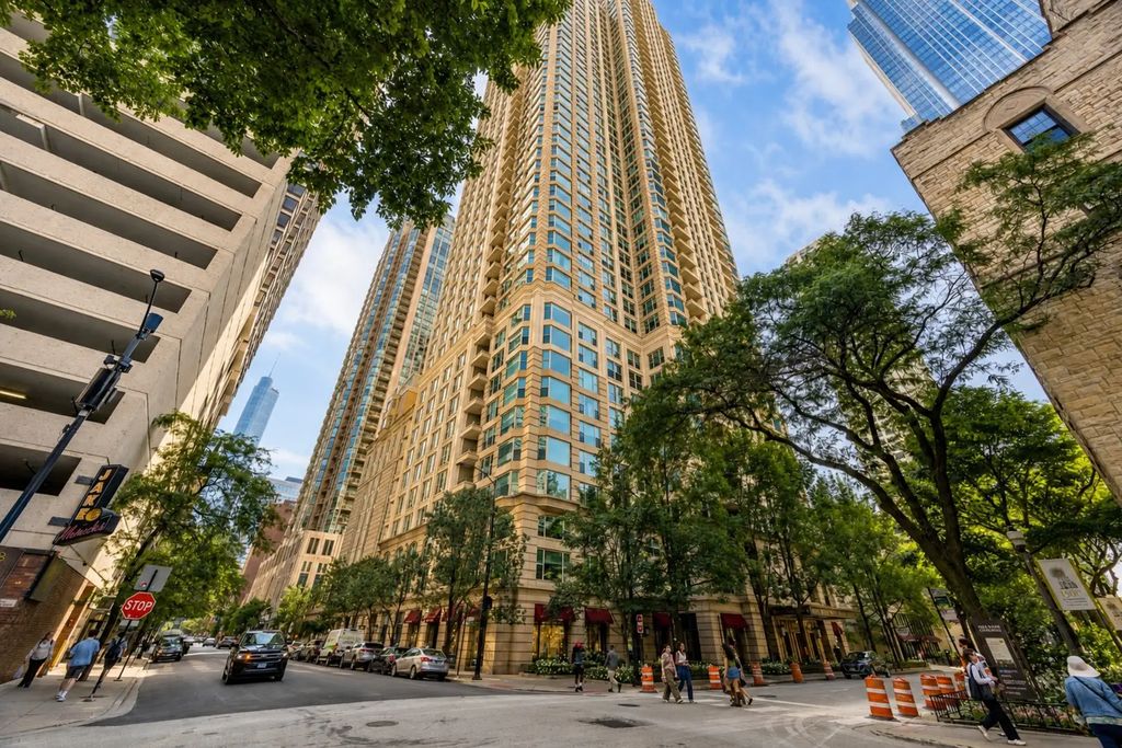 25 E Superior Street 2706, Chicago