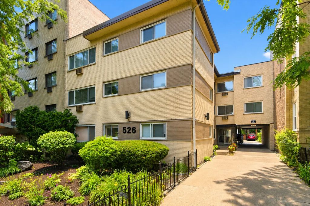 526 W Roscoe Street 2a, Chicago, 60657