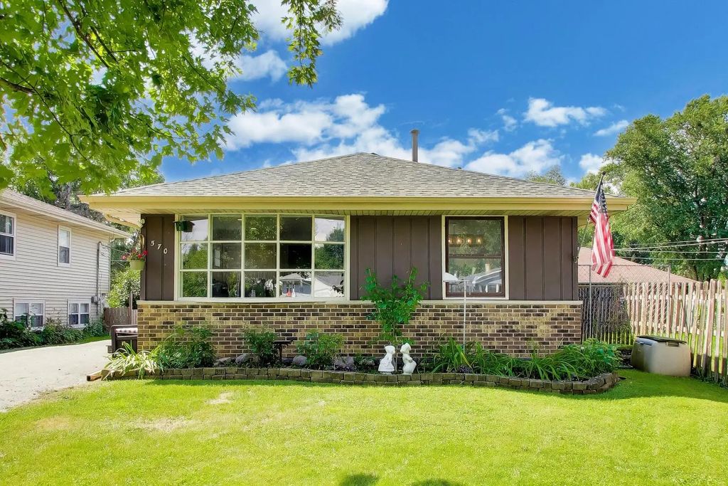 3s570 Elizabeth Avenue, Warrenville