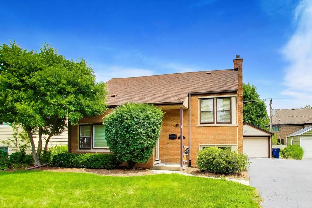 679 S Spring Road, Elmhurst