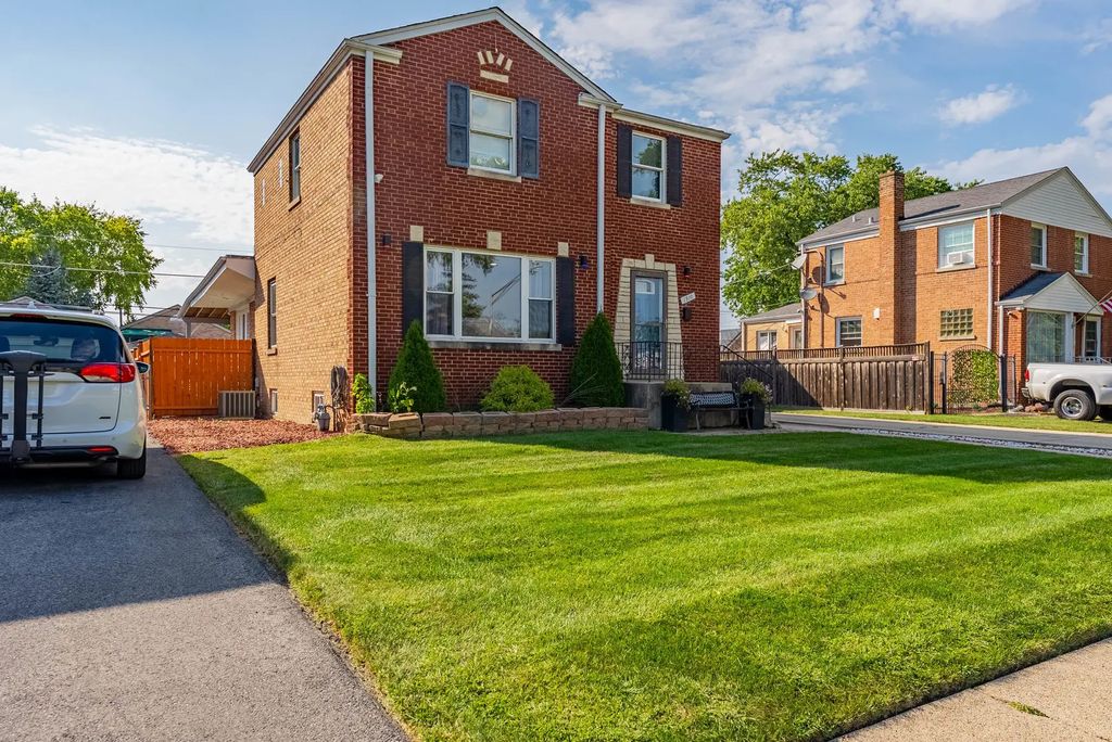 1910 N 74th Avenue, Elmwood Park
