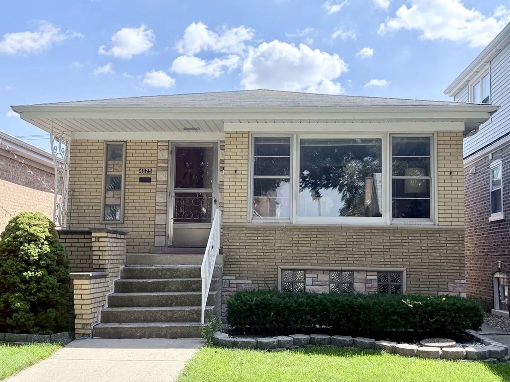4625 S Komensky Avenue, Chicago