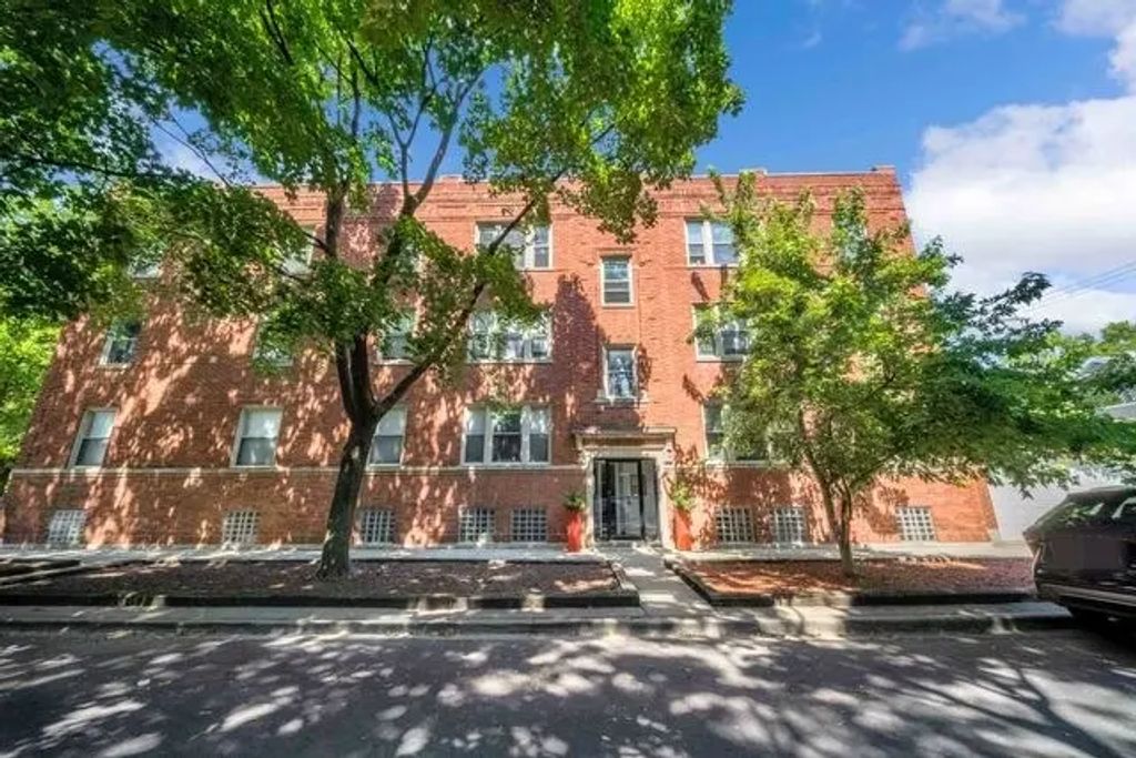 2316 W Byron Street 3, Chicago, 60618