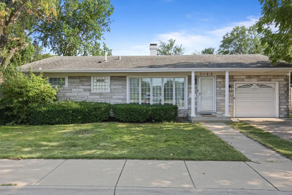7125 Simpson Street, Morton Grove