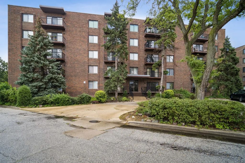 6525 N Nashville Avenue 403d, Chicago