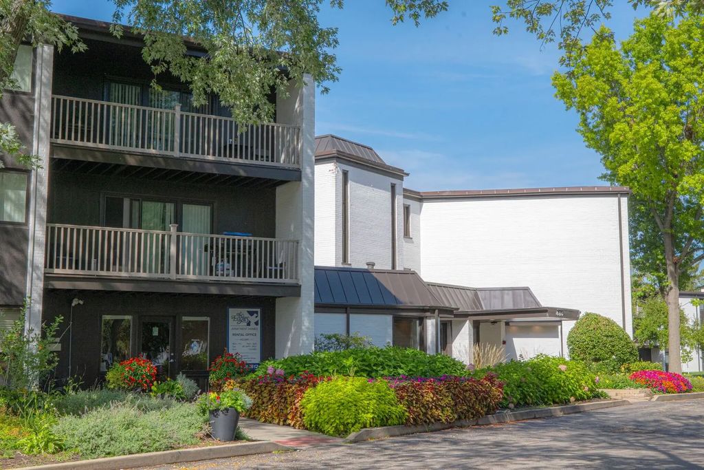 460 Eagle Drive 302, Elk Grove Village